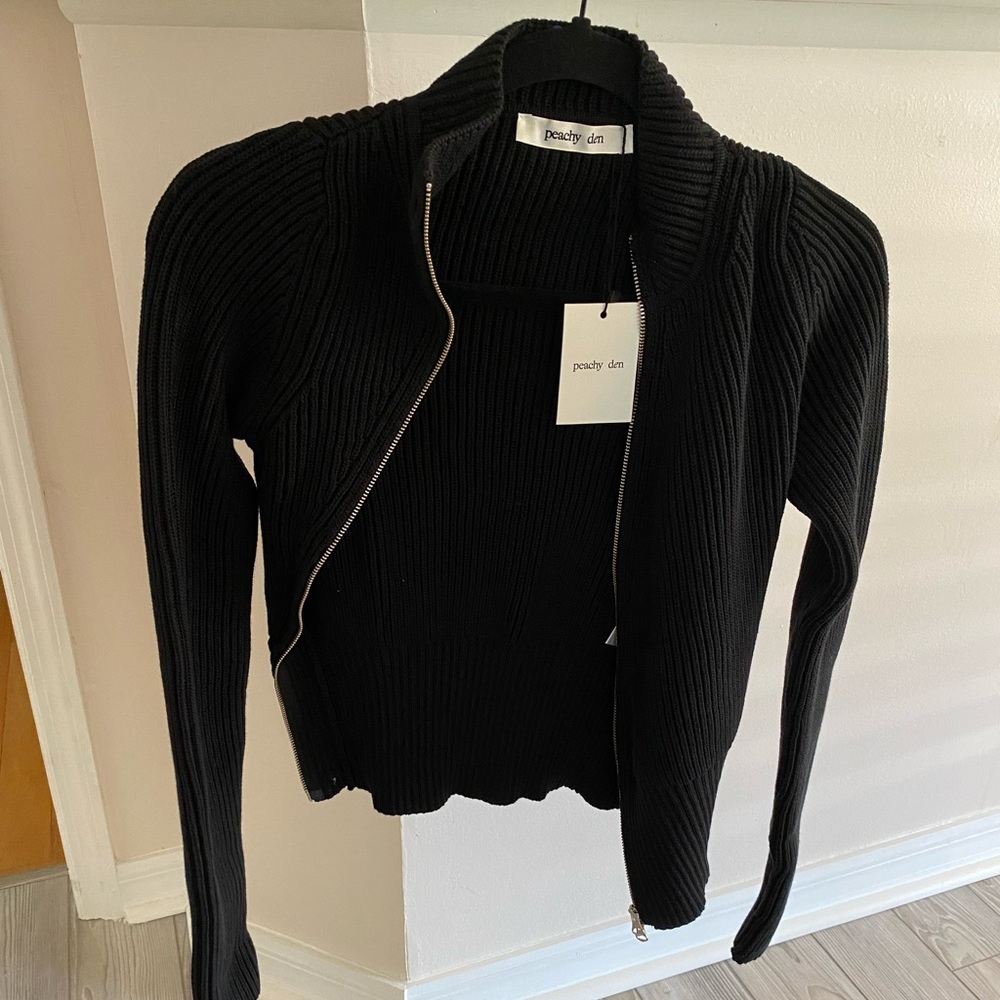 Black Peachy Den The Beanie zip up in XS.